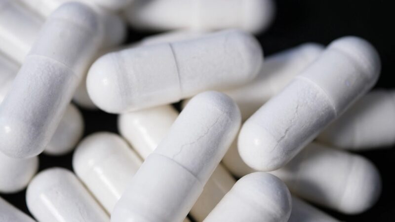 White capsules commonly used in managing IBS symptoms with supplements like probiotics